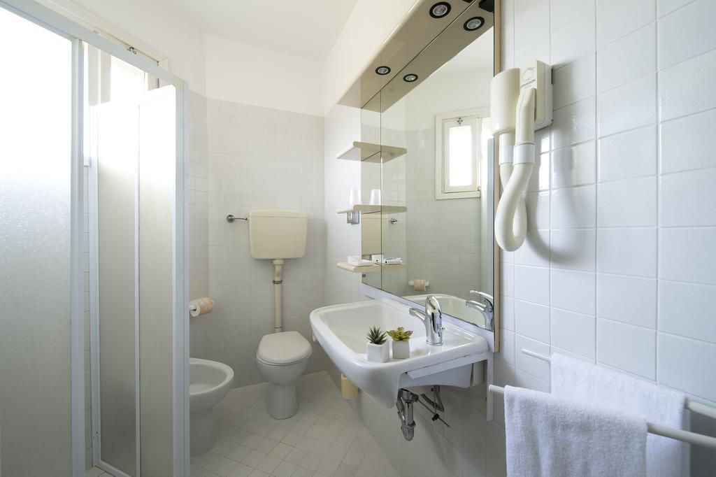 Nice Hotel Бібіоне Екстер'єр фото