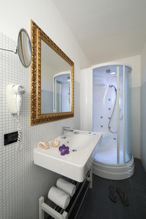 Nice Hotel Бібіоне Екстер'єр фото